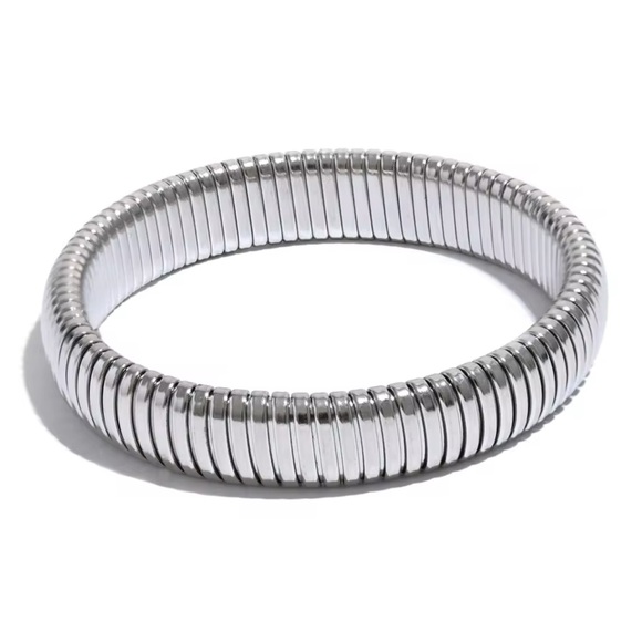◾️Silver Flexible Ribbed Designed Bracelet - Picture 3 of 16